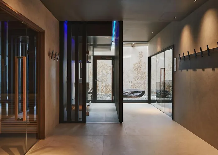 Schlosshotel מלון צרמט