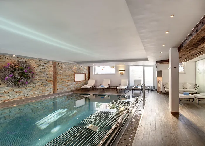 Schlosshotel 4* צרמט